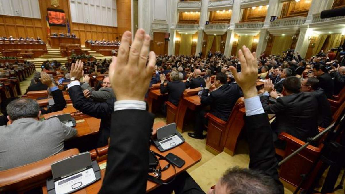 Parlament: Moţiunea de cenzură a fost respinsă