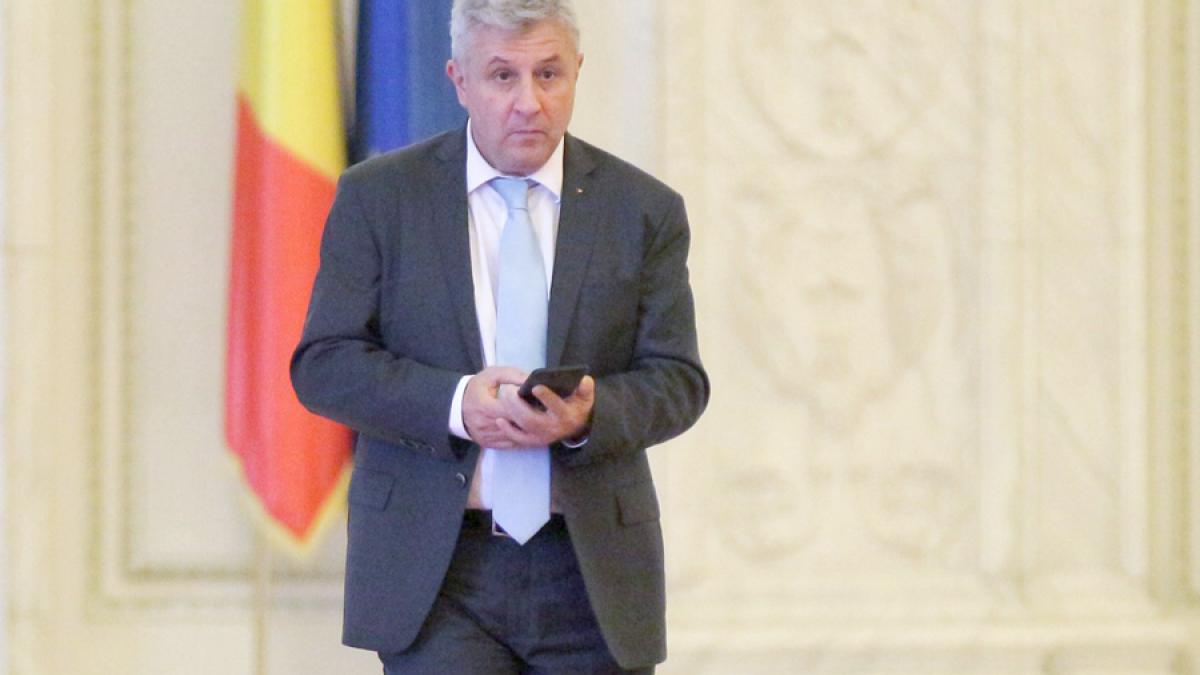 Dezabuzare în serviciu. Codul Penal, făcut franjuri la comisie