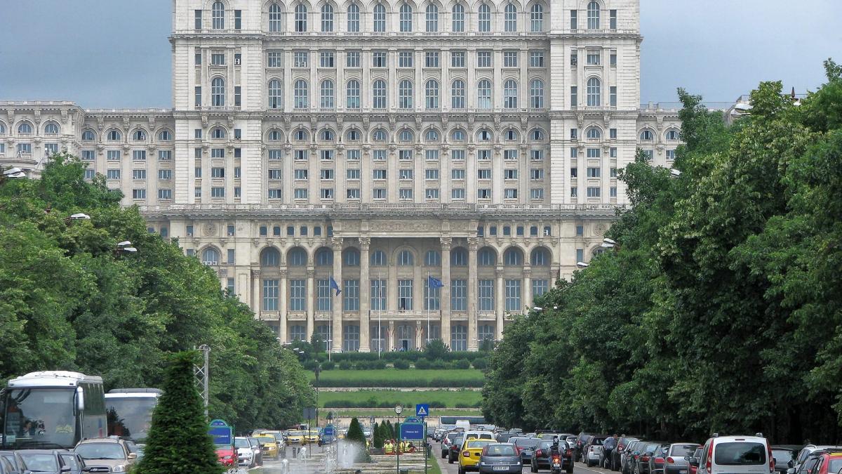 Parlamentarii ard gazul de pomană în sesiune extraordinară