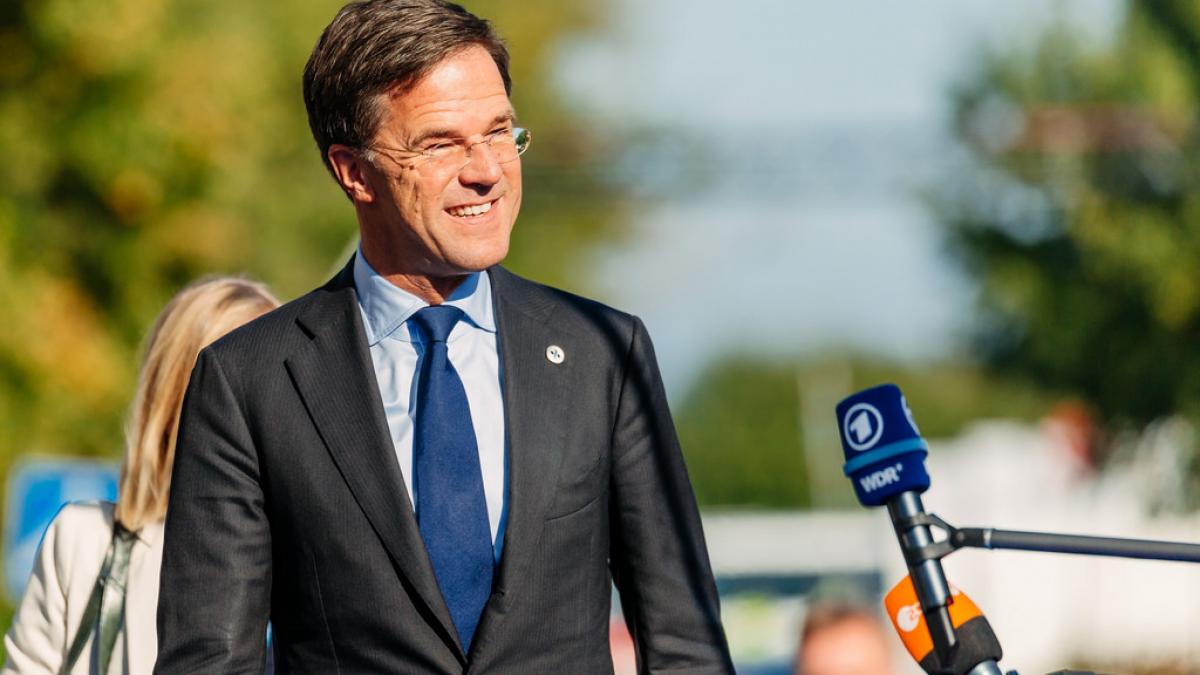 video mark rutte ii rade in fata lui donald trump