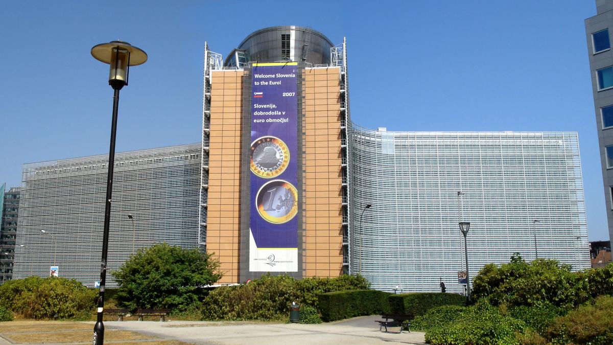 Statele UE sprijină măsurile de limitare a importurilor de oţel
