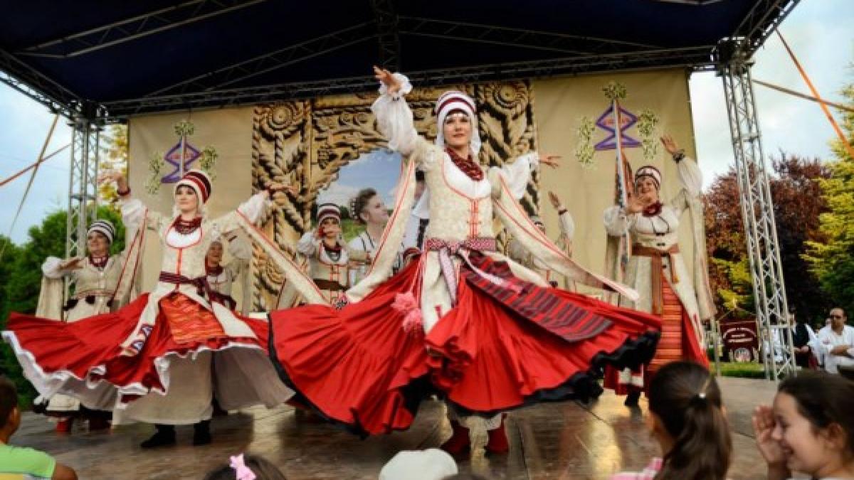 Festivalul Internaţional de Folclor ''Garofiţa Pietrei Craiului''