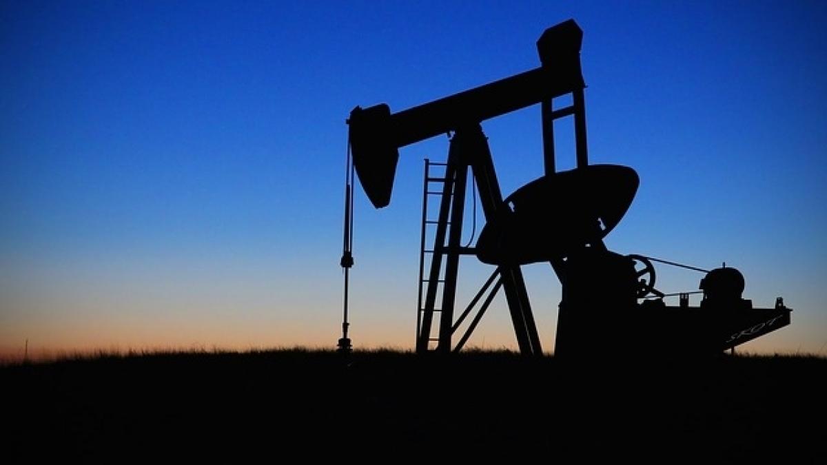 Teheranul il acuza pe Trump ca "destabilizează piaţa petrolului"