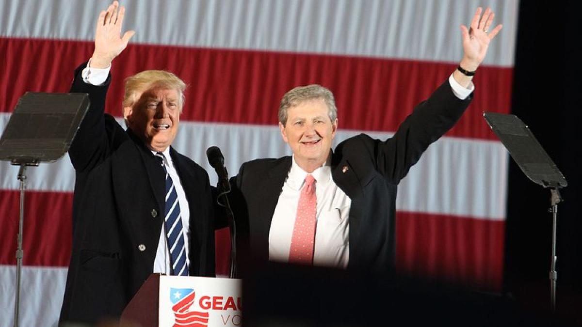 Senatorul John N. Kennedy s-a intors INGROZIT din Rusia!