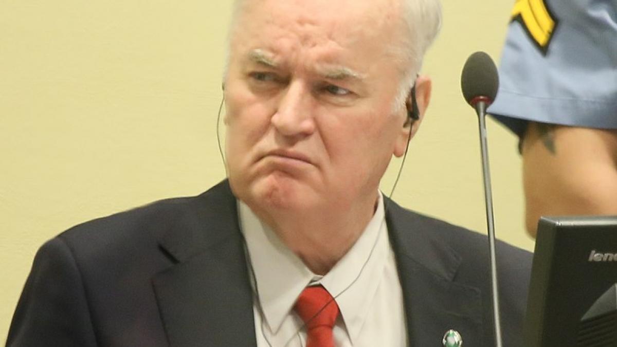 Condamnat pentru genocid, Ratko Mladic acuza NATO