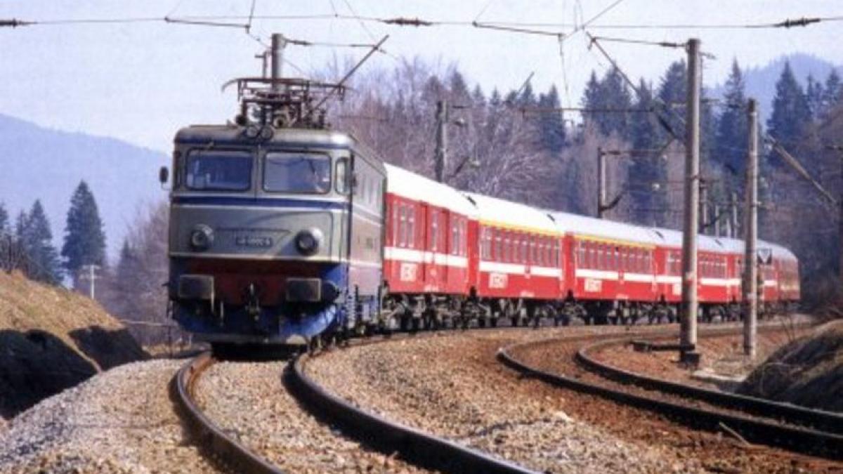 Traficul feroviar a fost reluat cu locomotive Diesel în urma blocajului dintre Băile Tuşnad şi Tuşnad Sat 