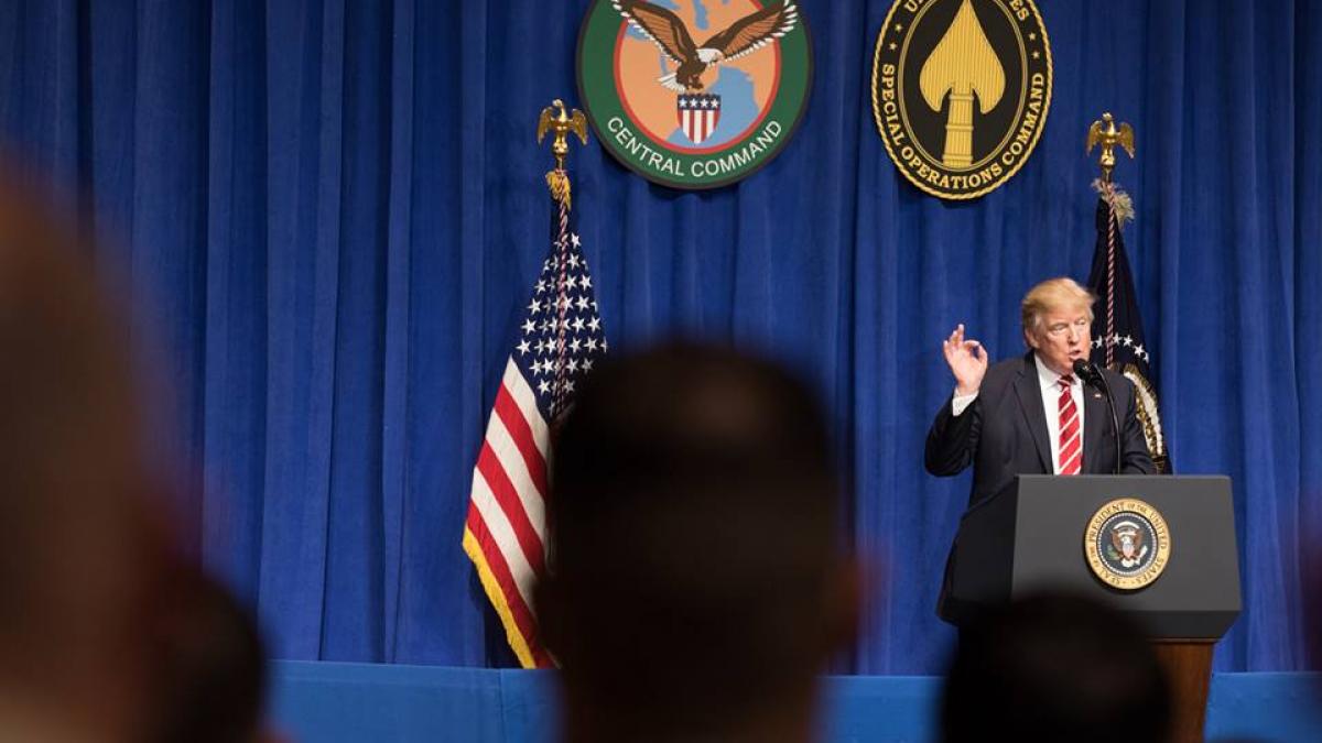 Trump l-a laudat pe Boris Johnson inaintea întâlnirii cu May