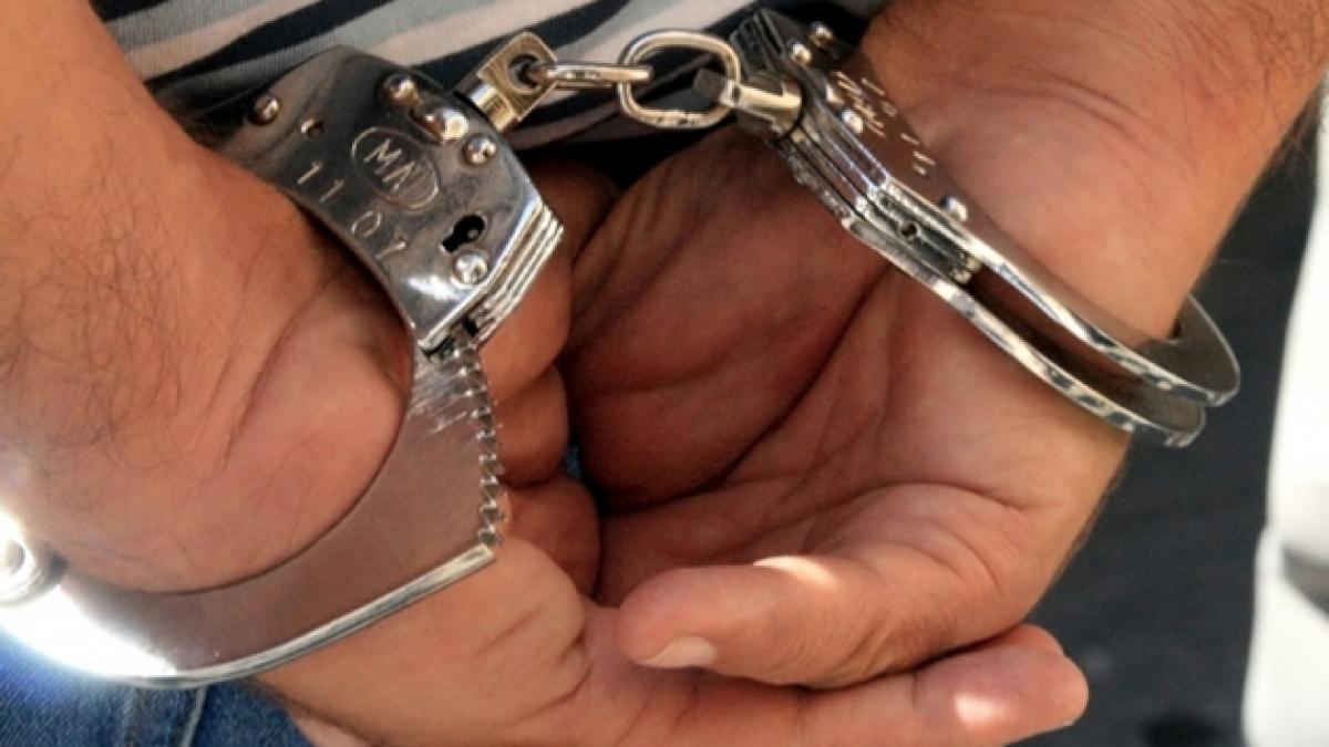 Bărbatul care a înjunghiat un bătrân pe o stradă a fost prins în judeţul Vrancea 