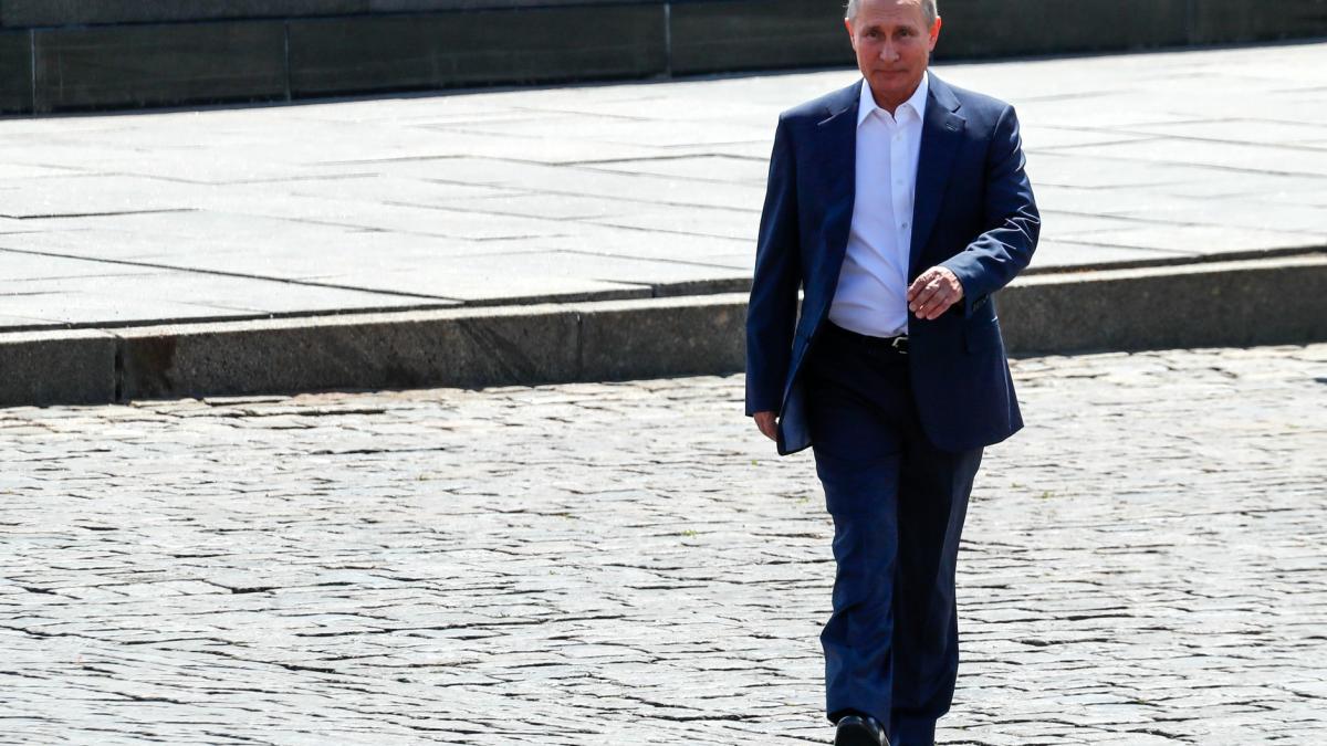 Putin a intarziat 30 de minute la intalnirea cu Trump!