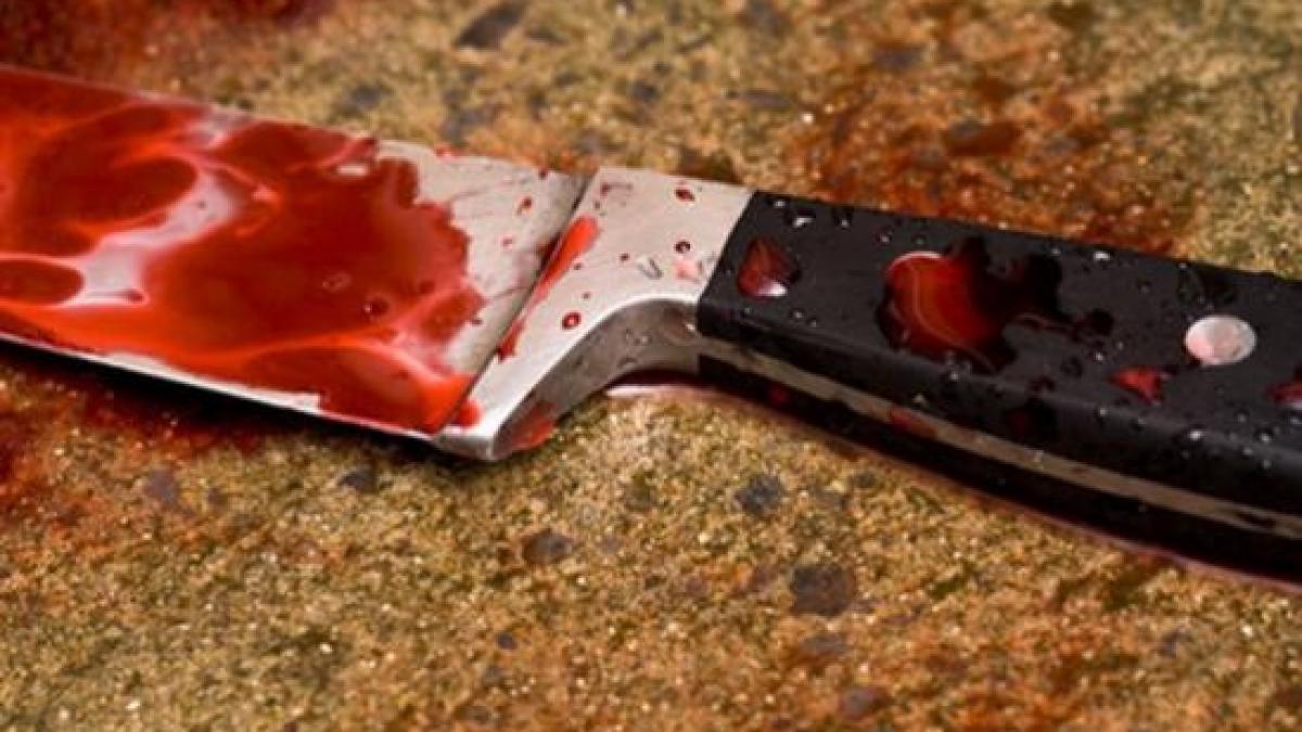 Un tânăr de 20 de ani a murit după ce a fost înjunghiat de un bărbat în urma unui scandal