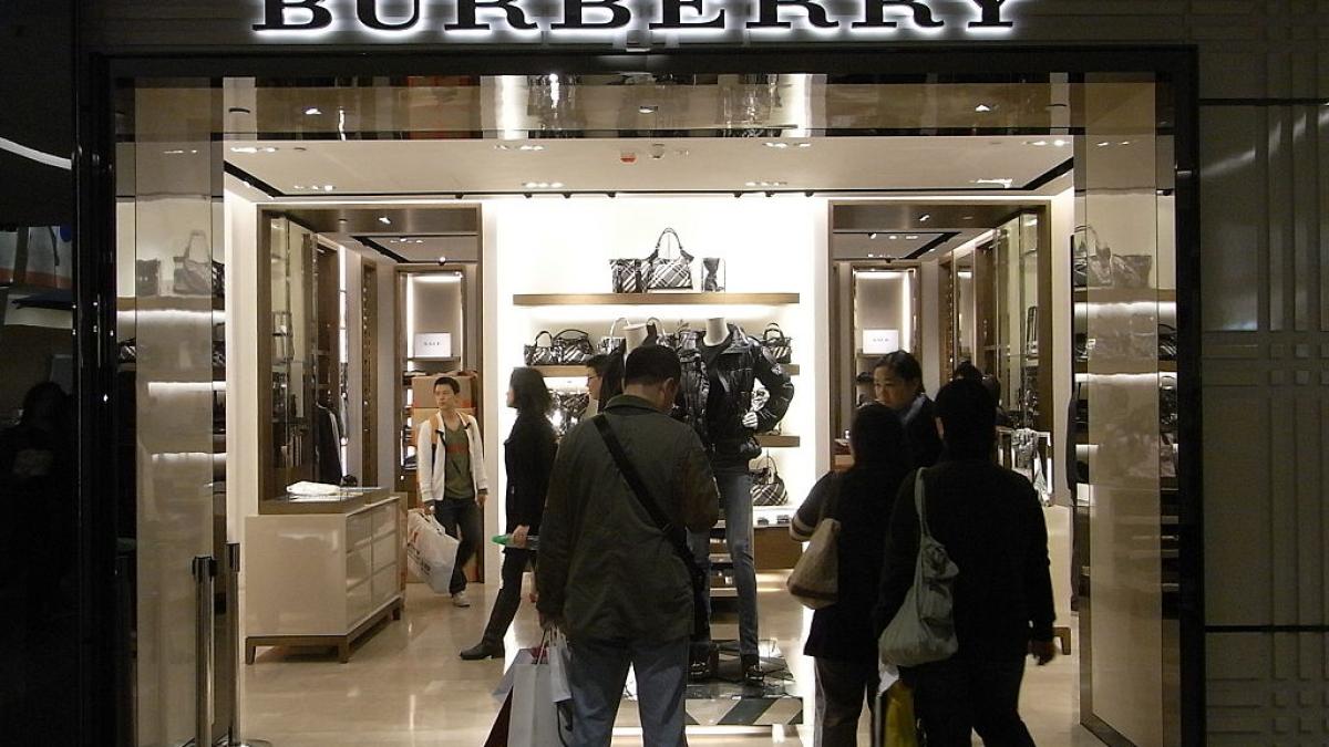 Burberry a dat foc la 36,5 milioane de dolari!