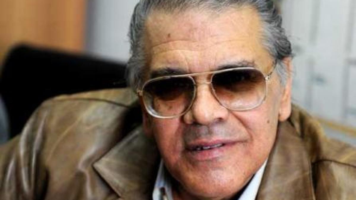 Model de comisar, model de actor