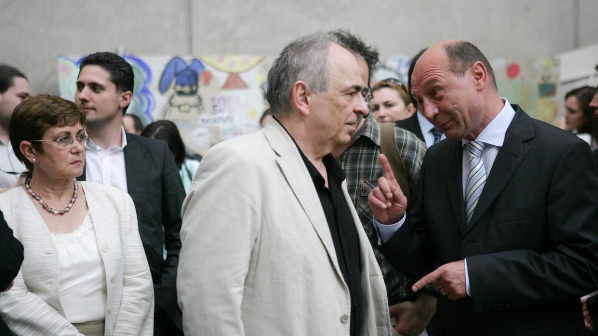 Căderea în politică a intelectualilor. Idolatrie şi iluzii spulberate