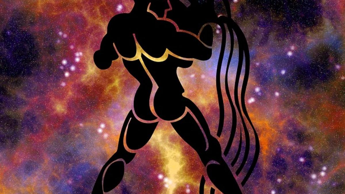 Horoscop august 2018: Varsatorii nu trebuie sa arunce cu banii pe fereastra!