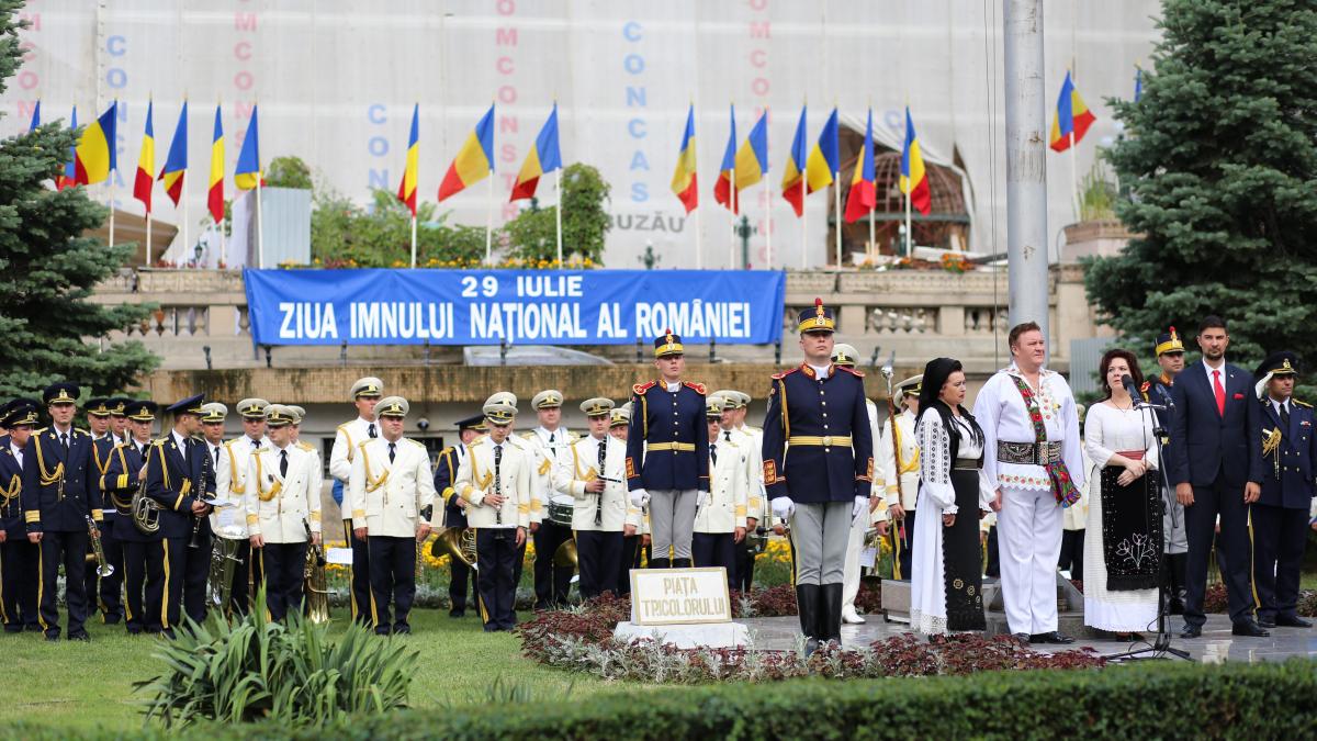 Ceremonii şi gafe, de Ziua Imnului Naţional