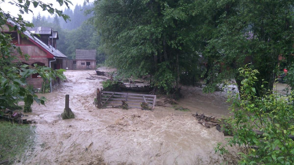 O femeie şi-a pierdut viaţa după ce a fost luată de viitură în satul Basarabasa
