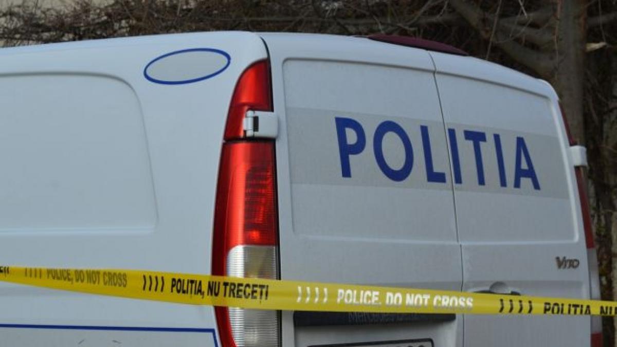 Poliţiştii din Botoşani au deschis o anchetă după ce cadavrul unui bărbat a fost descoperit pe pârâul Burla