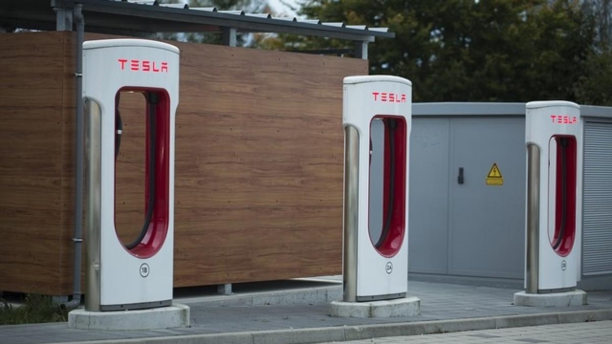 Tesla investeşte cinci miliarde de dolari în China