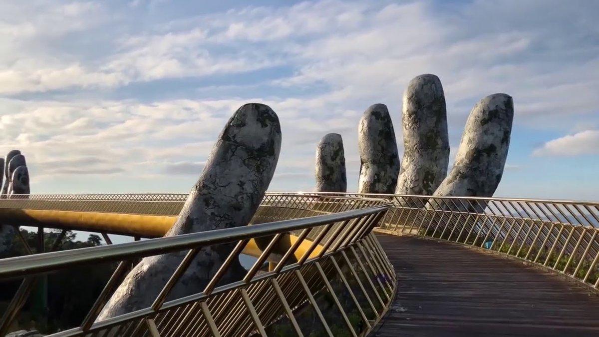 VIDEO "Golden bridge", podul sustinut de maini uriase!