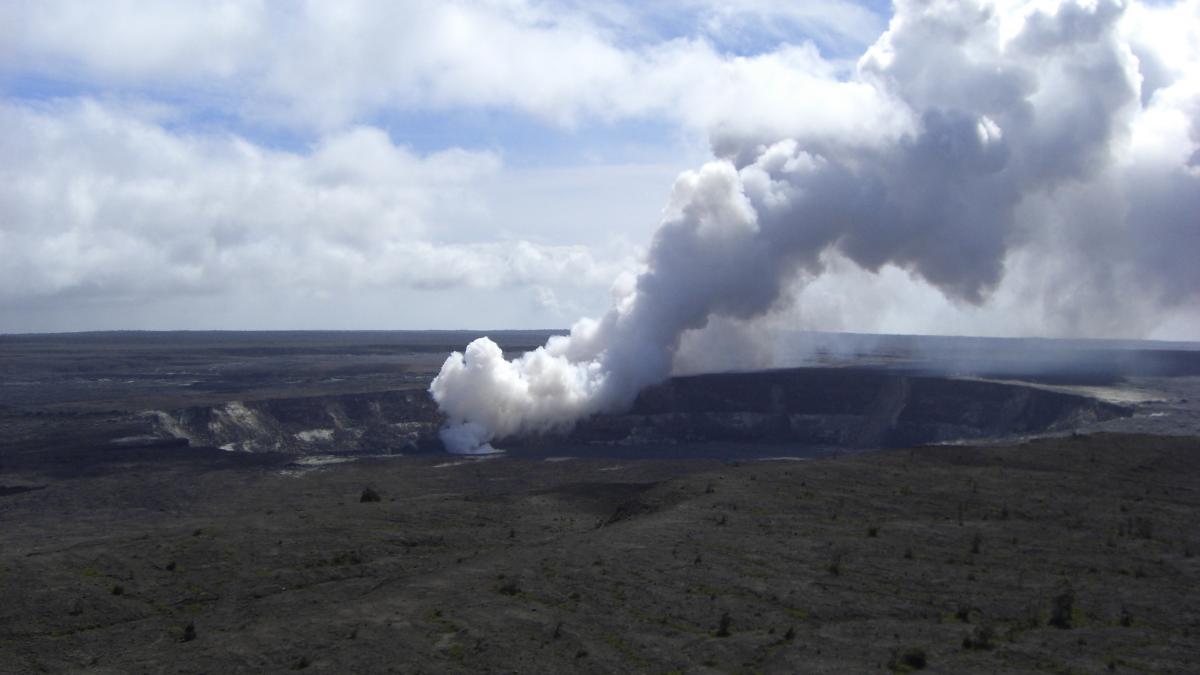 Hector vs Kilauea: un uragan și un vulcan se vor „înfrunta săptămâna viitoare”