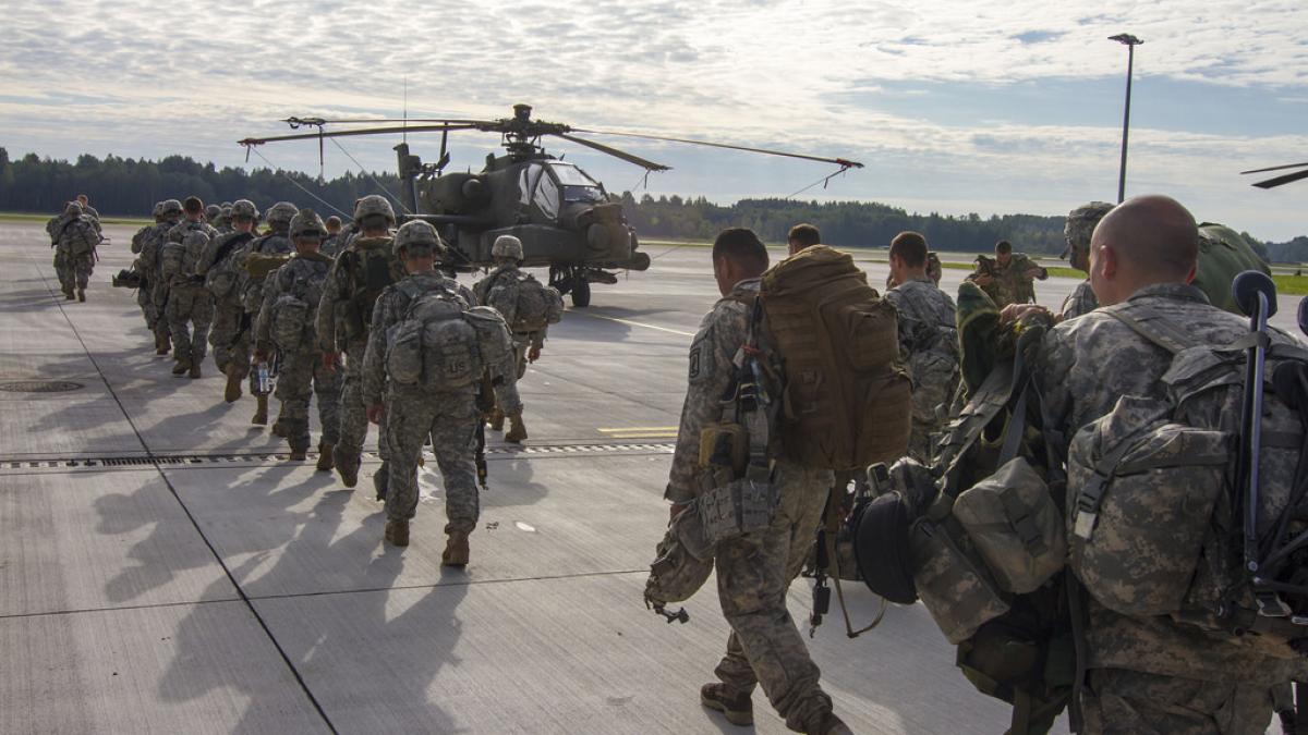Trei militari NATO, uciși de un atacator sinucigaș în Afghanistan