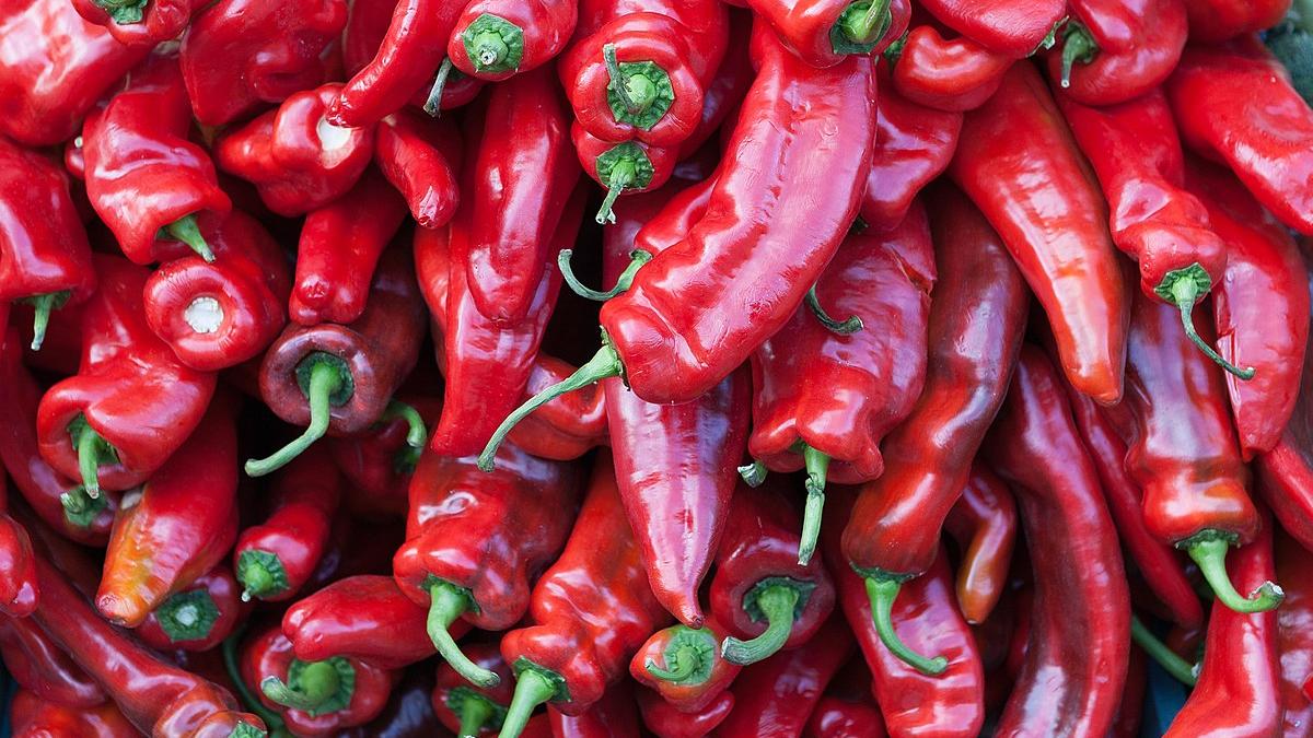 REŢETA ZILEI: Salată de ardei copţi cu usturoi