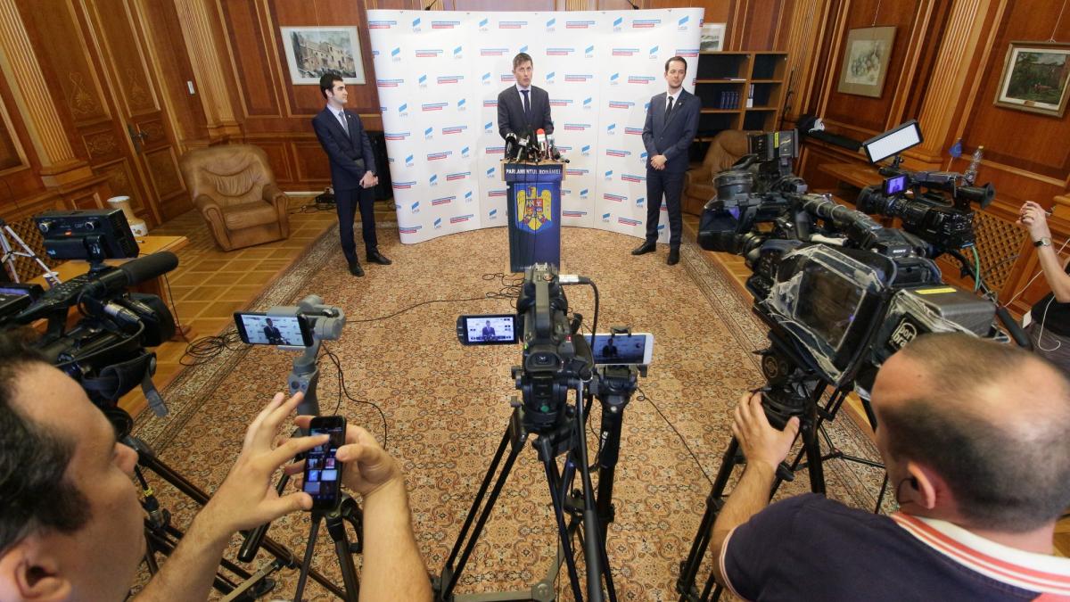 „Atârnători” la mitingul diasporei