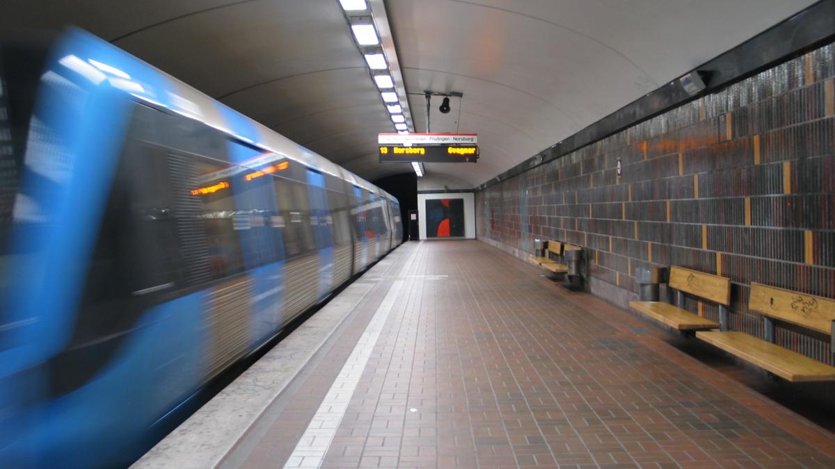 Metrorex: Un călător s-a aruncat în faţa trenului la staţia Constantin Brâncoveanu