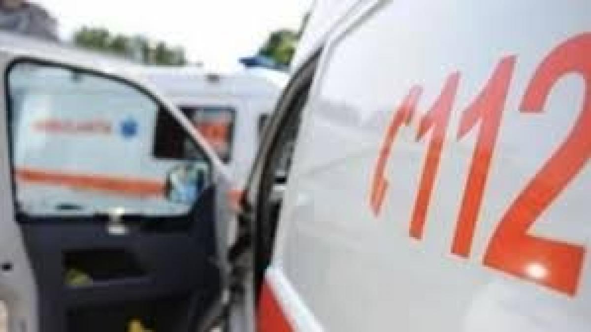 Un mort şi trei răniţi în urma unui accident produs pe DN 13A