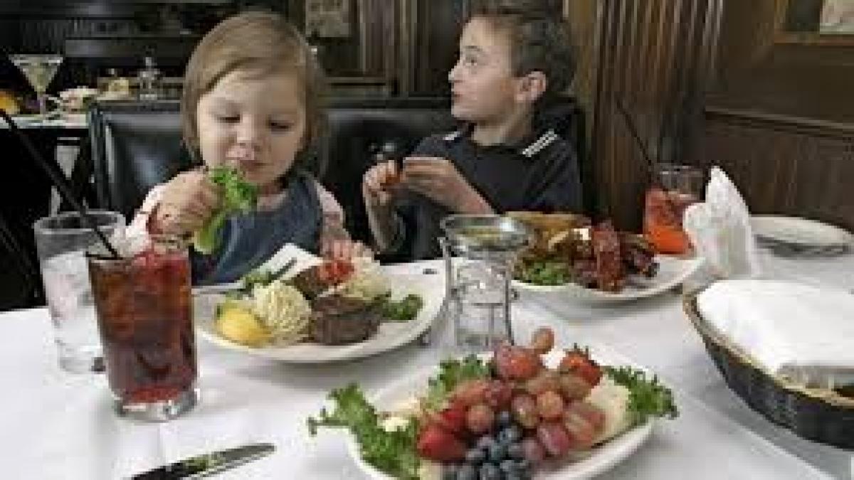 Un restaurant german interzice accesul copiilor pe timpul serii