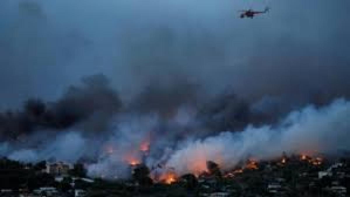 Atenţionare de călătorie: Se menţine riscul ridicat de incendiu în Republica Elenă