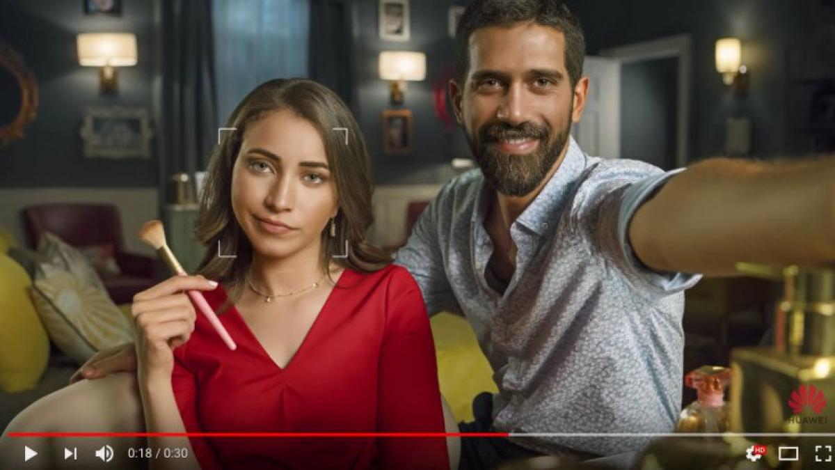 FOTO + VIDEO. Huawei a fost prins din nou cu minciuna