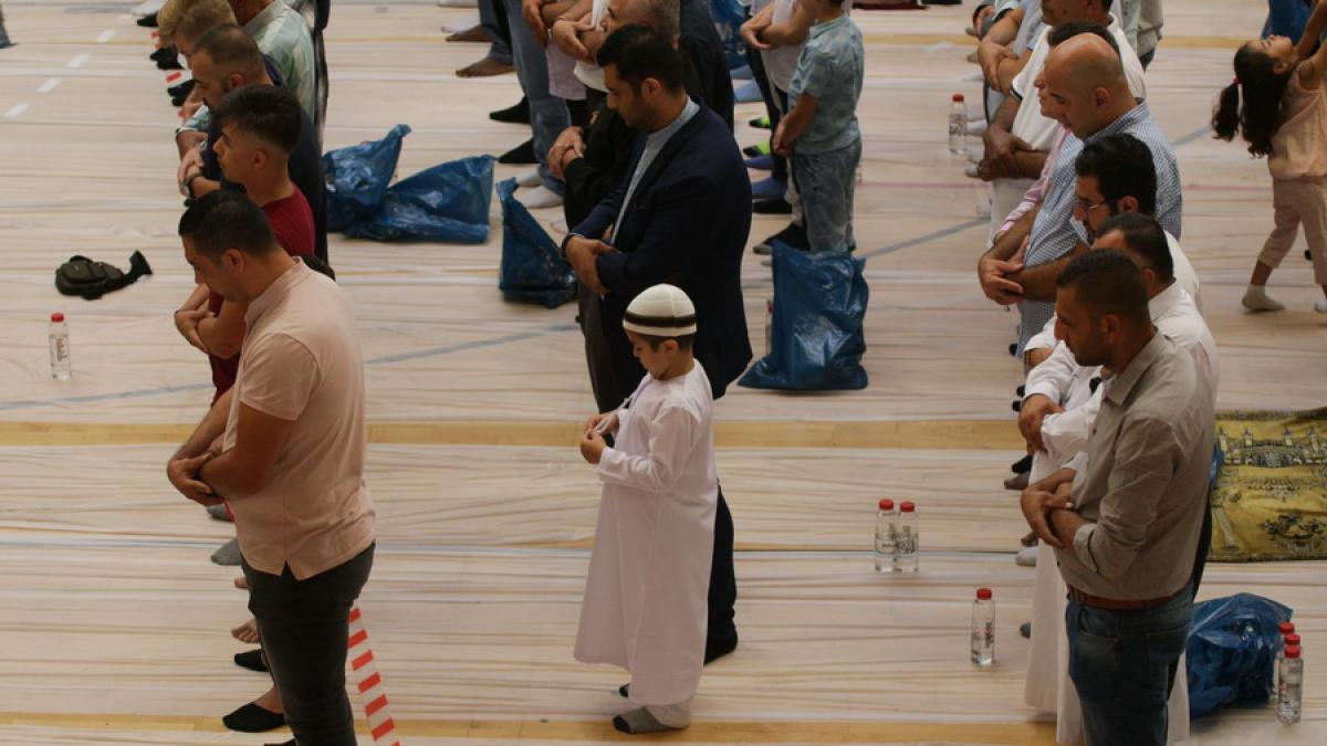 GALERIE FOTO - Musulmanii din București celebrează sărbătoarea sacrificiului Eid al-Adha