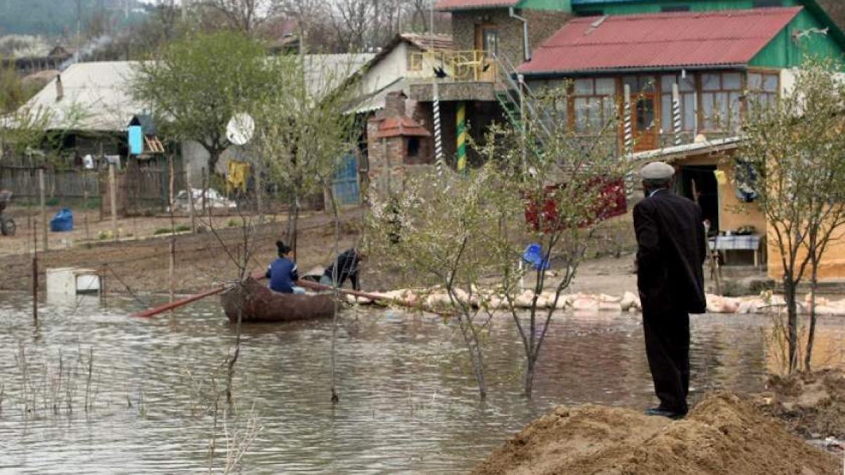 Alertă hidrologi! Cod galben de inundaţii pe râuri din 11 judeţe, până la ora 22:00