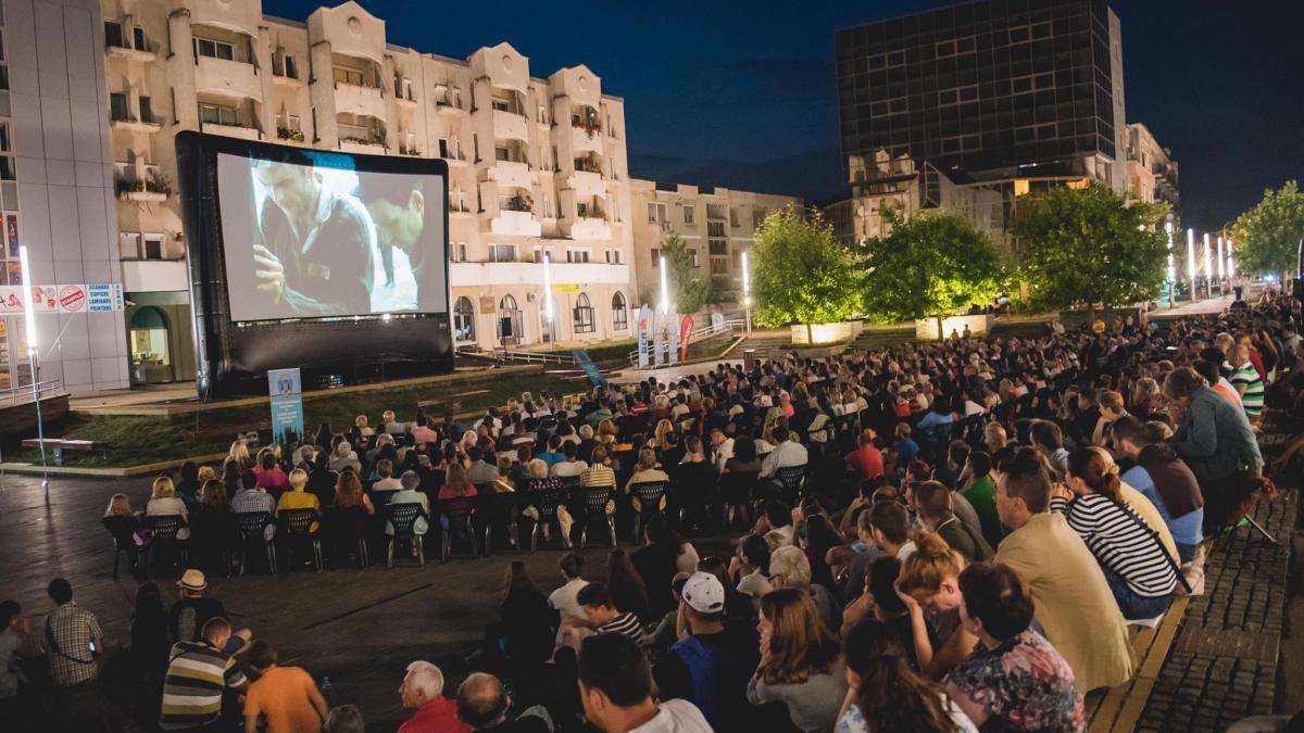 Caravana TIFF oferă trei zile de film în aer liber la Galați