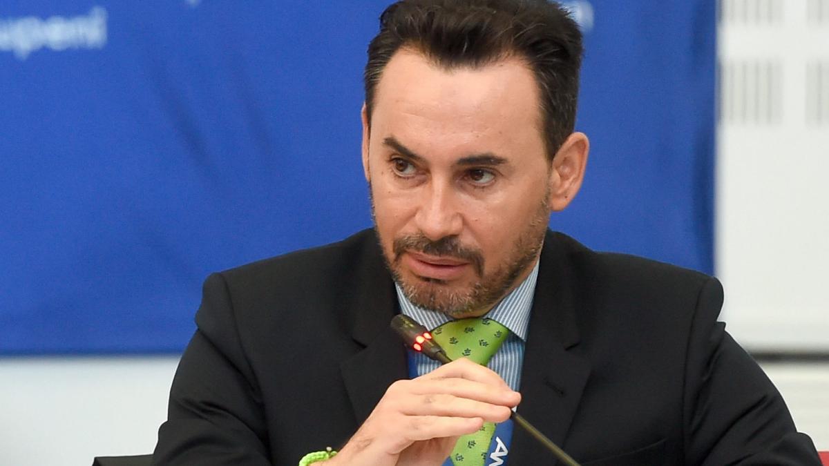 Falcă vânează şobolanii din oraş cu firma condusă, în trecut, de un parlamentar PSD