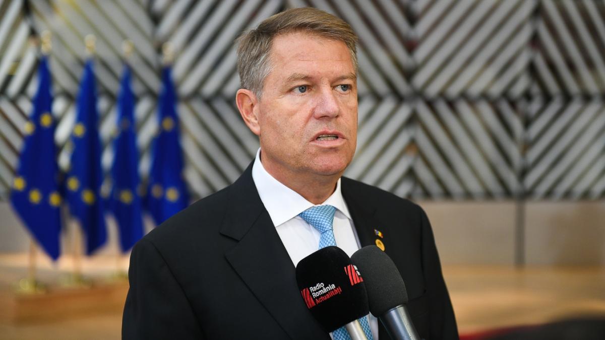 Iohannis atacă Guvernul dinspre fermele de porci