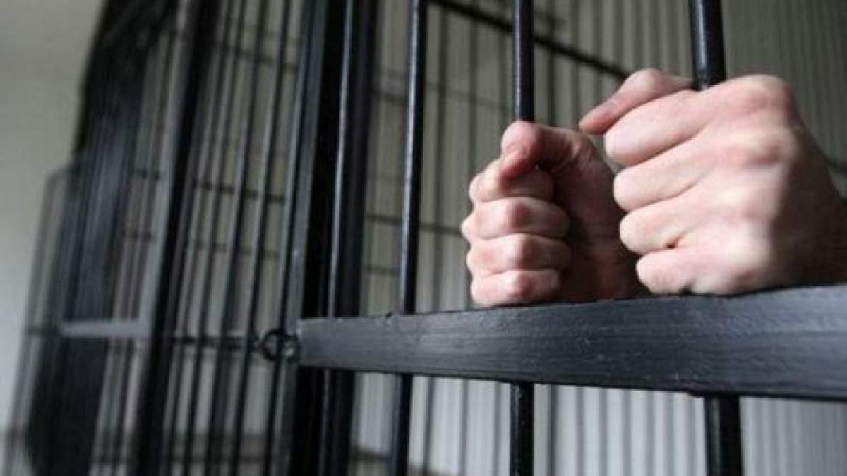 Ministerul Justiţie vrea să interzică accesul vizitatorilor cu telefoane mobile în penitenciare şi dotarea supraveghetorilor cu camere video corporale