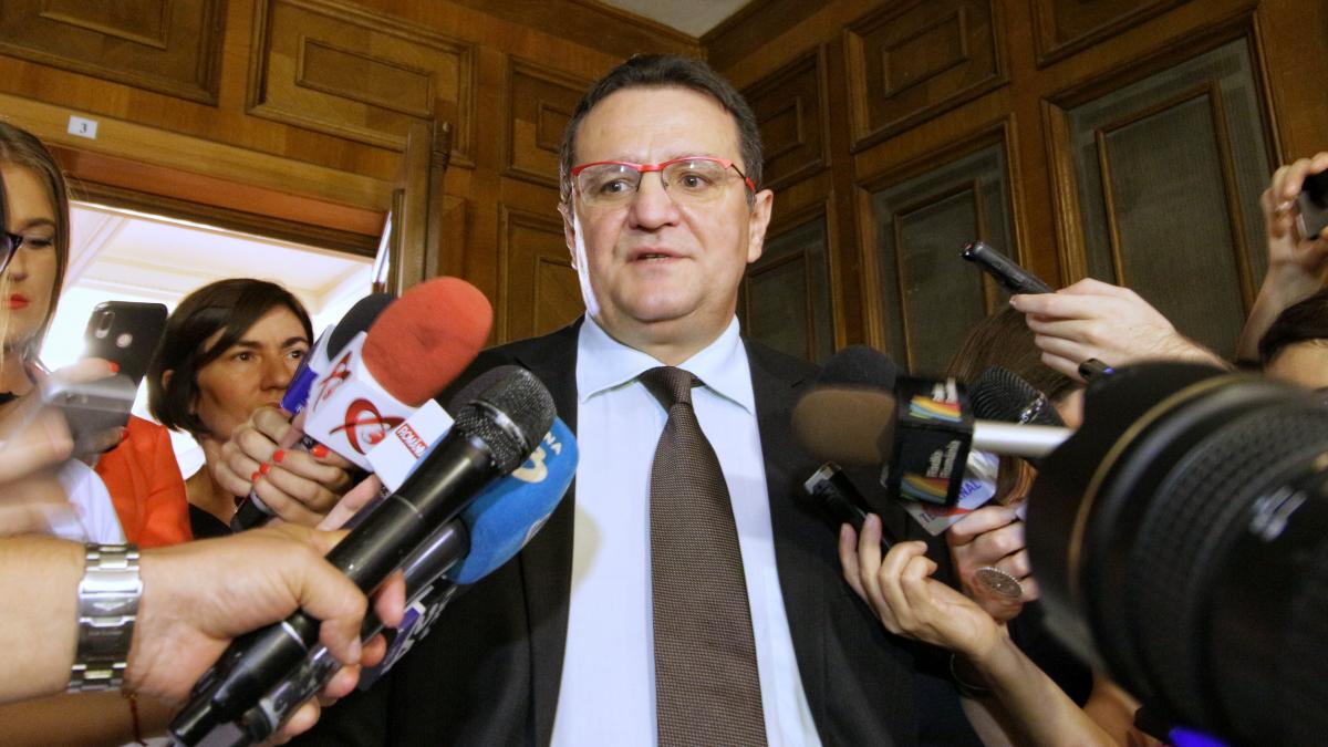 Maior cere Comisiei SRI să aducă dovezi pentru "multiplele alegaţii" şi să-i audieze pe Dragnea şi Ponta