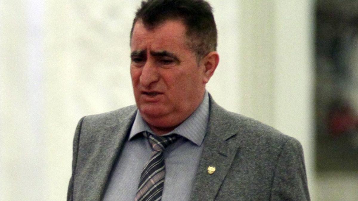 Primul parlamentar disputat între partidele de la putere