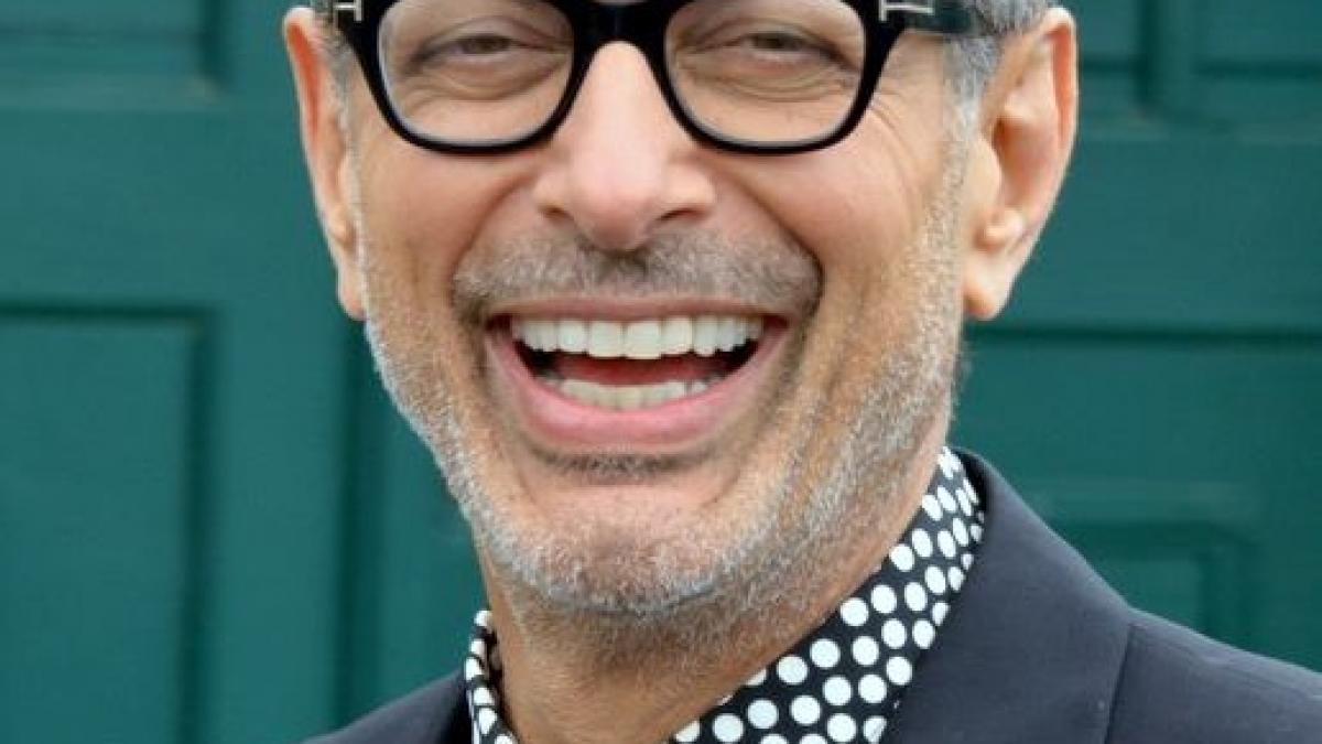 video actorul jeff goldblum recital la pian intr o gara din londra