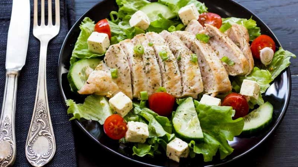 Rețeta zilei: Salată  verde cu  pui