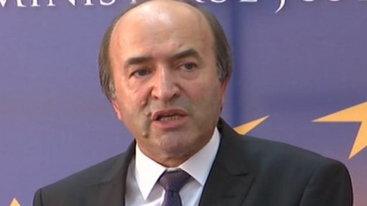 Ministrul Justiţiei anunţă verificări la doi notari din Sibiu în legătură cu casa pierdută în instanţă de Iohannis