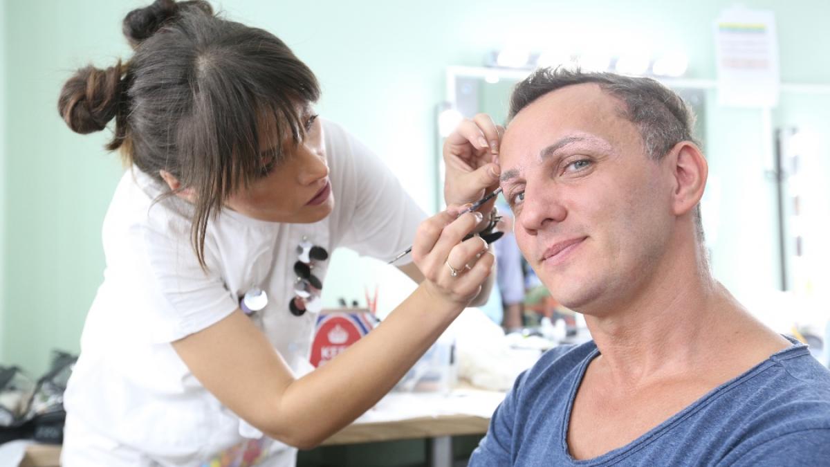 Mihai Trăistariu, pentru prima dată pe tocuri, la “Te cunosc de undeva!”:  “Trebuia să merg încet, să nu mă dezechilibrez și să cad”