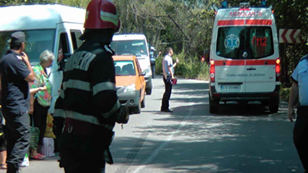Atenţie şoferi! Circulaţie îngreunată pe DE 581, în urma unui accident de circulaţie