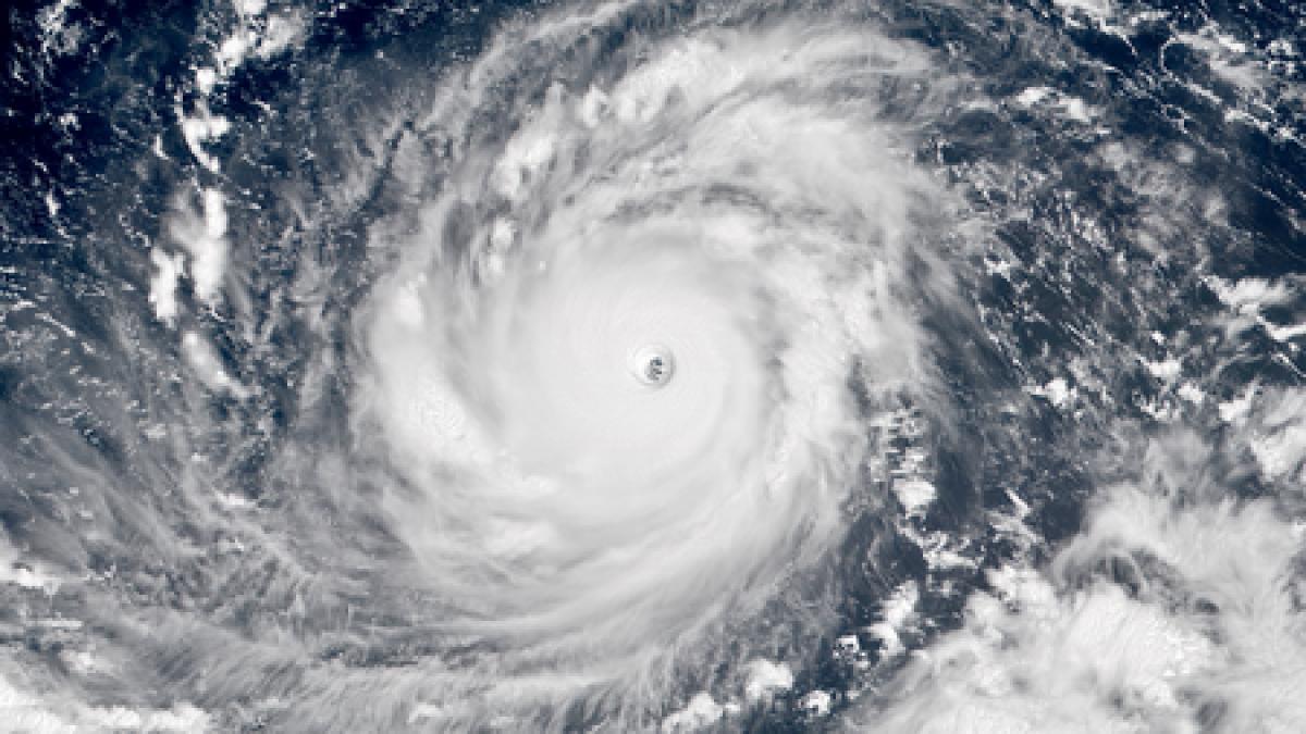 video taifunul mangkhut a lovit filipine si china cea mai puternica furtuna a anului