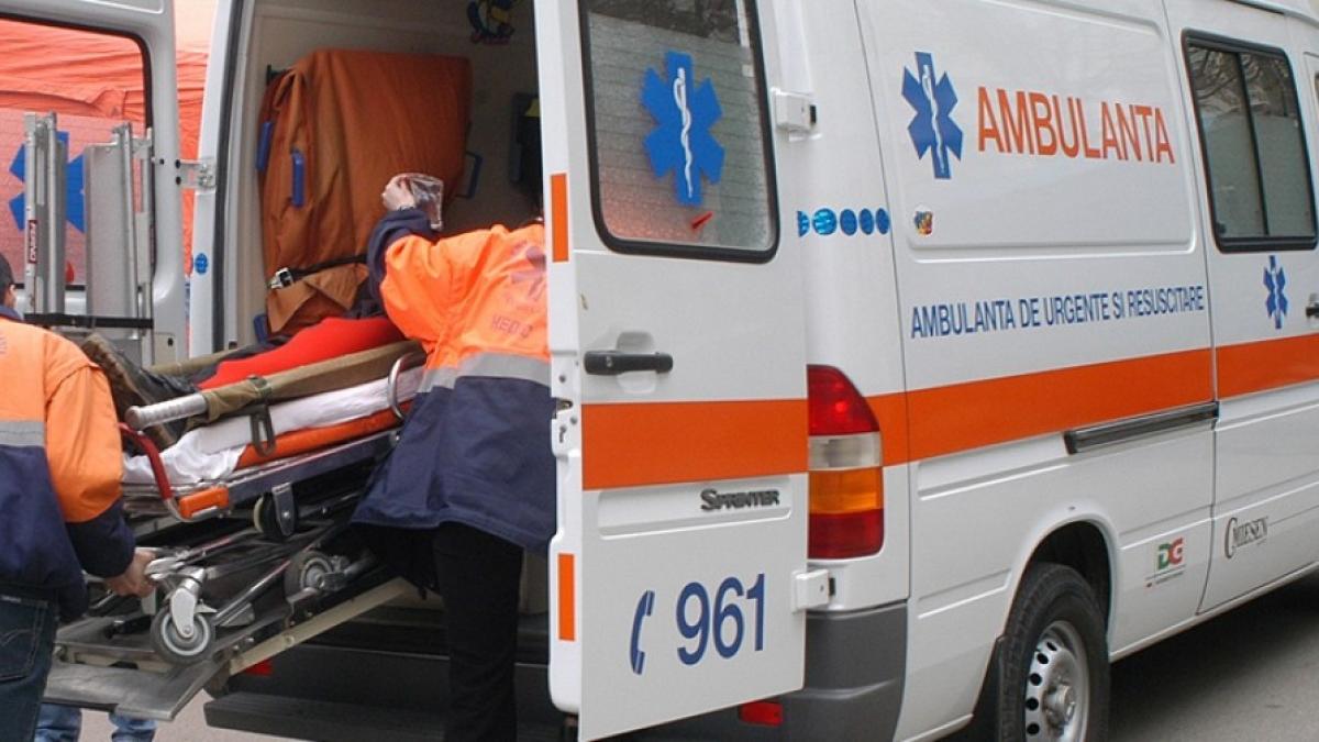 Patru persoane au fost rănite într-un accident rutier pe DJ 251