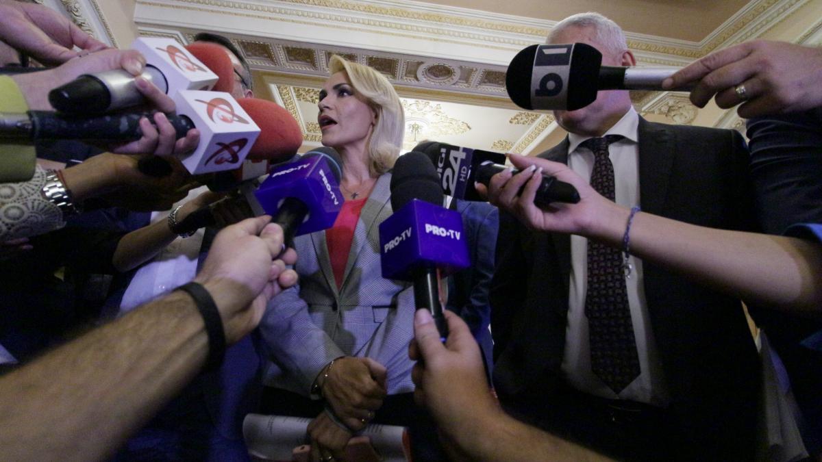 Gabriela Firea: Cred că se va propune excluderea mea şi doi miniştri vor fi remaniaţi