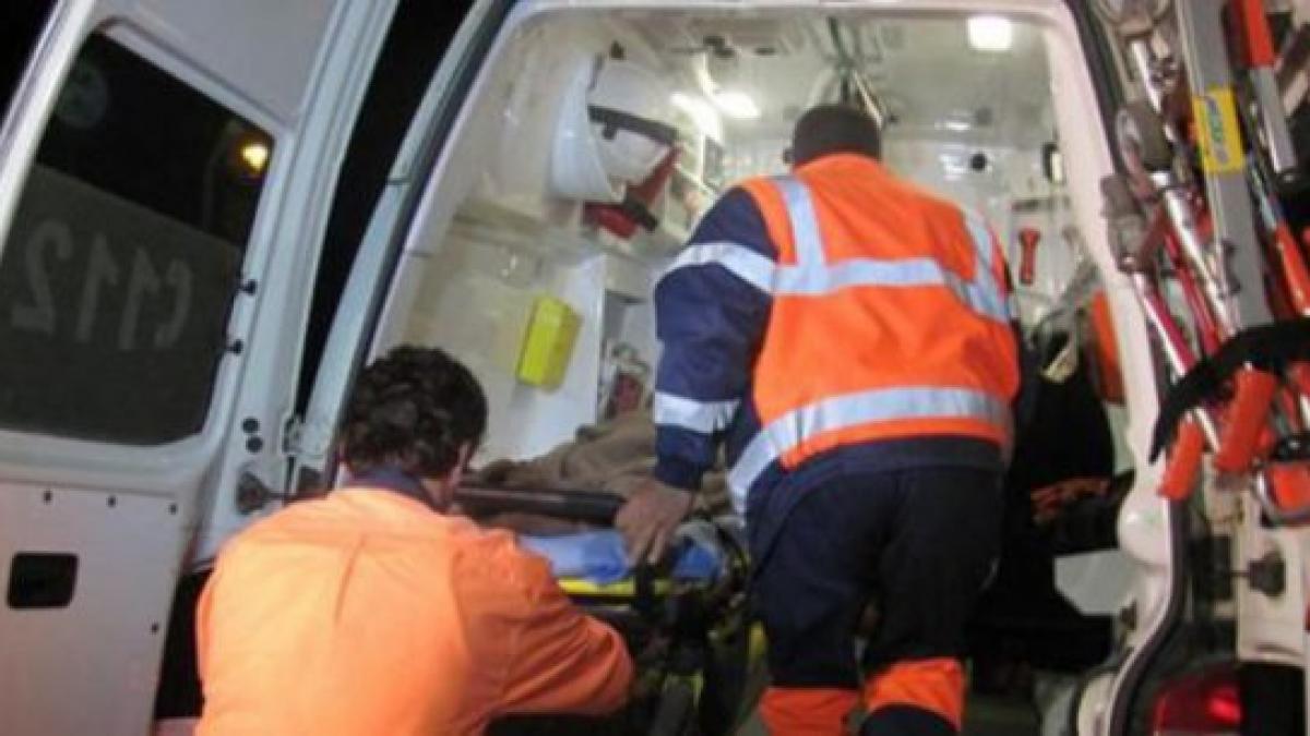 Trei persoane au fost rănite în urma unui accident de circulaţie în Hunedoara