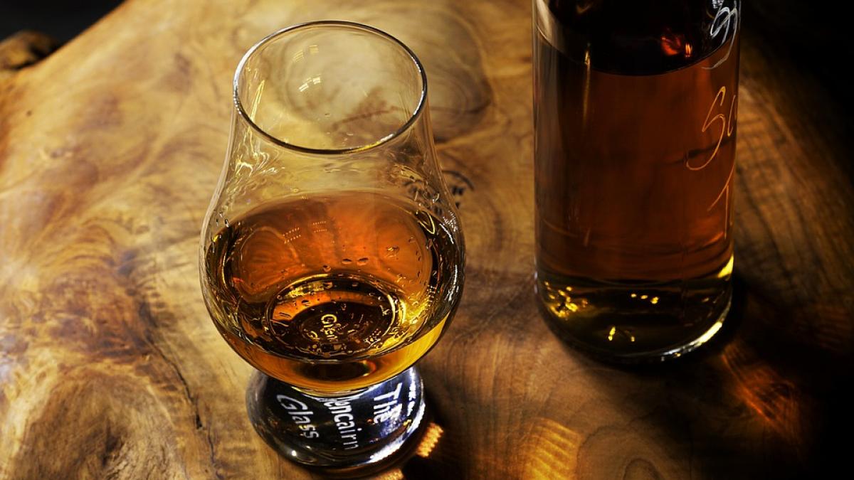 O sticlă de whisky a fost vândută la prețul de 1,1 milioane de dolari